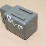 Oriģināls Nissan Navara II D40 Elektriskā logu regulatora relejs 2-polu 24330C9900