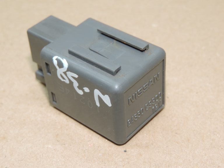 Oriģināls Nissan Navara II D40 Elektriskā logu regulatora relejs 2-polu 24330C9900