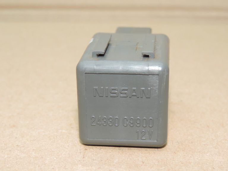 Oriģināls Nissan Navara II D40 Elektriskā logu regulatora relejs 2-polu 24330C9900