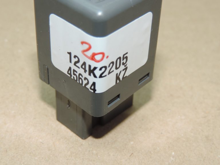 Oriģināls Nissan Navara II D40 Elektriskā logu regulatora relejs 2-polu 24330C9900