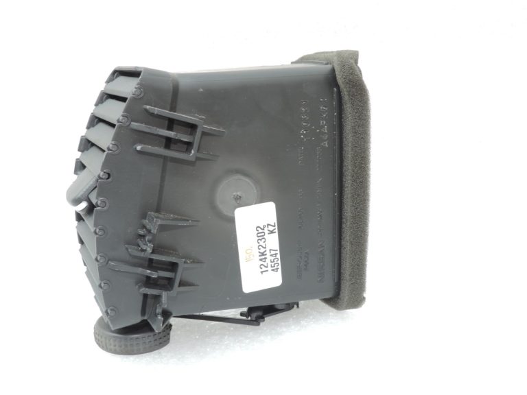 Oriģinālā Nissan Navara II D40 priekšējā paneļa ventilācijas atveres labā 681345X05A 68219M