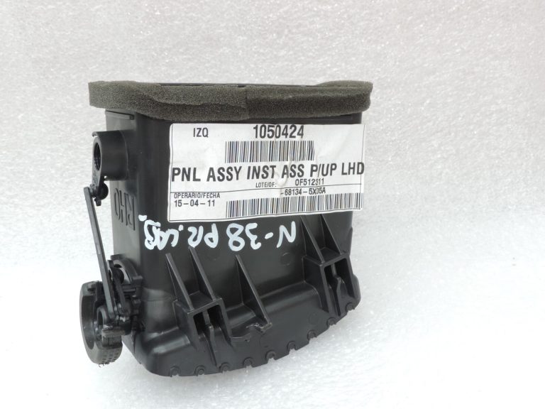 Oriģinālā Nissan Navara II D40 priekšējā paneļa ventilācijas atveres labā 681345X05A 68219M