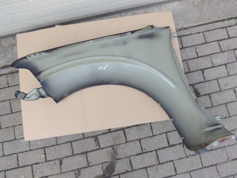 Nissan Navara II D40 NP300 priekšējais labās puses dubļusargs – krāsa – GN0
