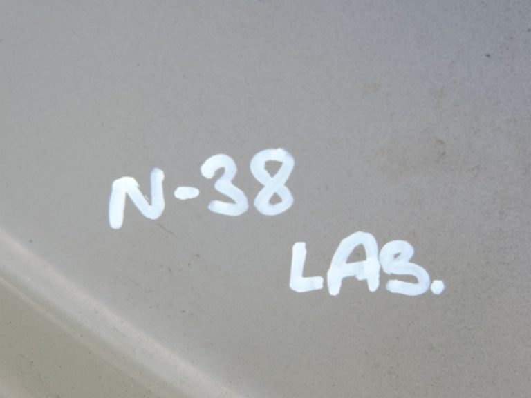 Nissan Navara II D40 NP300 priekšējais labās puses dubļusargs – krāsa – GN0