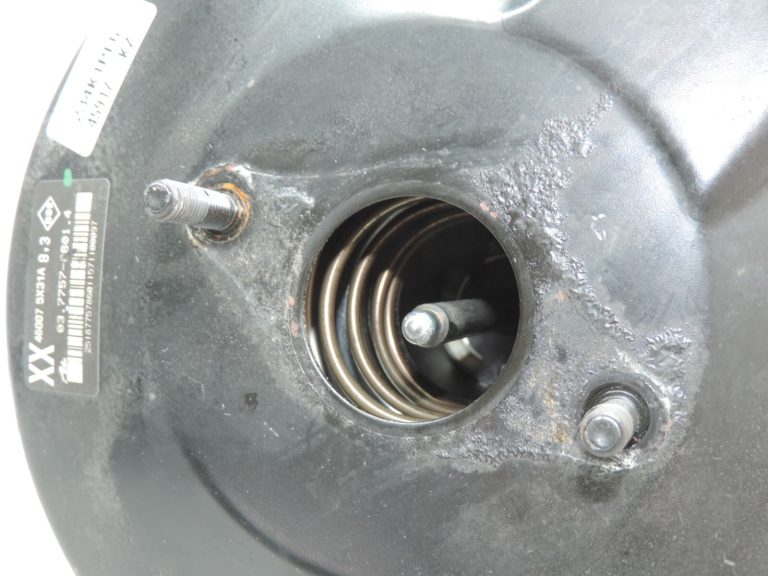 Oriģinālais Nissan Navara II D40 3.0 dCi bremžu pastiprinātājs 472105X31A 460075X31A