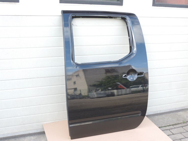 Nissan Navara II D40 NP300 Aizmugurējās kreisās durvis – Krāsa – GN0