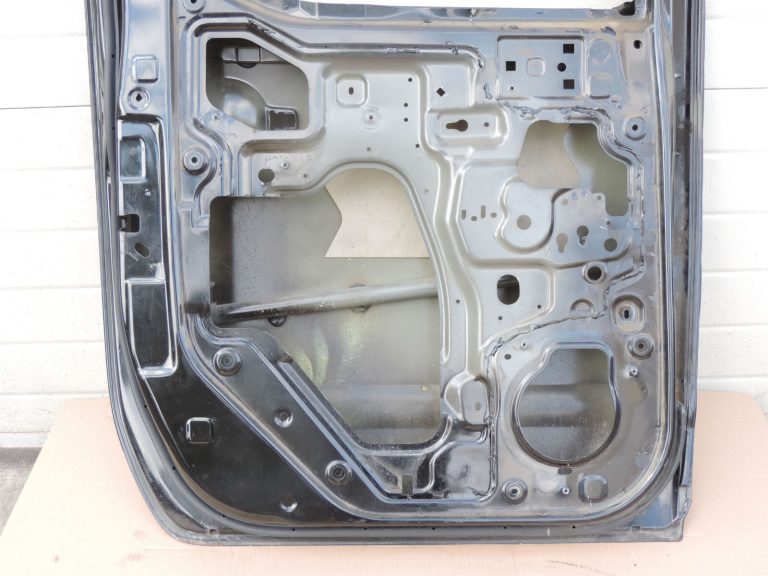 Nissan Navara II D40 NP300 Aizmugurējās kreisās durvis – Krāsa – GN0