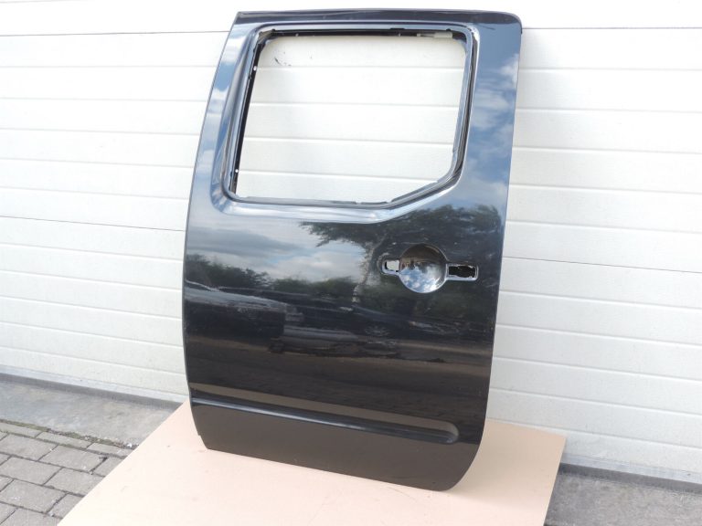 Nissan Navara II D40 NP300 Aizmugurējās kreisās durvis – Krāsa – GN0