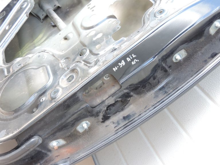 Nissan Navara II D40 NP300 Aizmugurējās kreisās durvis – Krāsa – GN0