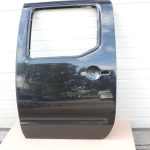 Nissan Navara II D40 NP300 Aizmugurējās kreisās durvis – Krāsa – GN0