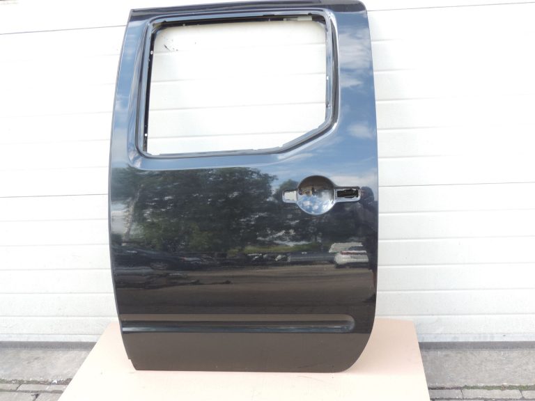 Nissan Navara II D40 NP300 Aizmugurējās kreisās durvis – Krāsa – GN0