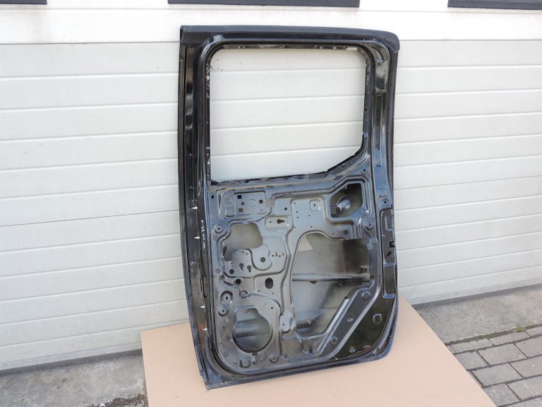 Nissan Navara II D40 NP300 Aizmugurējās labās durvis Aizmugurējās labās durvis – Krāsa – GN0