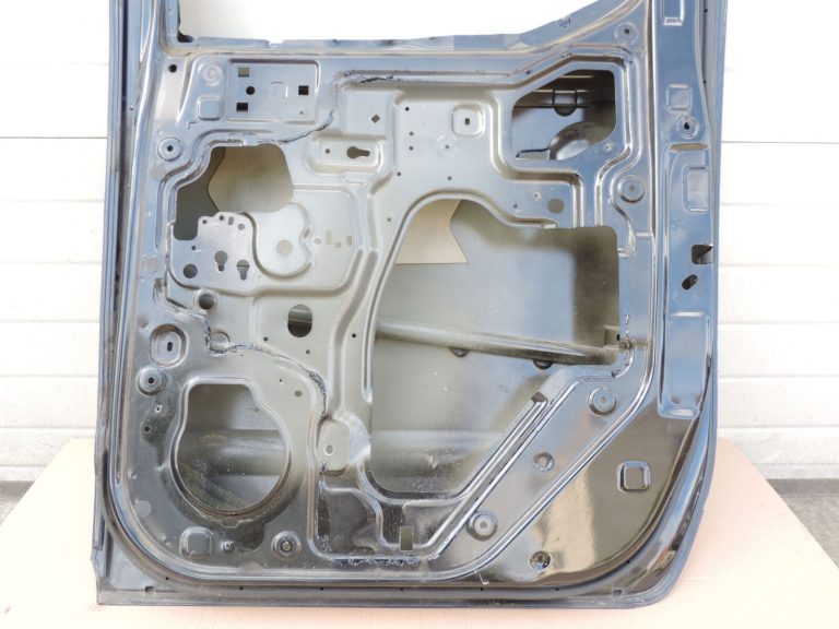 Nissan Navara II D40 NP300 Aizmugurējās labās durvis Aizmugurējās labās durvis – Krāsa – GN0