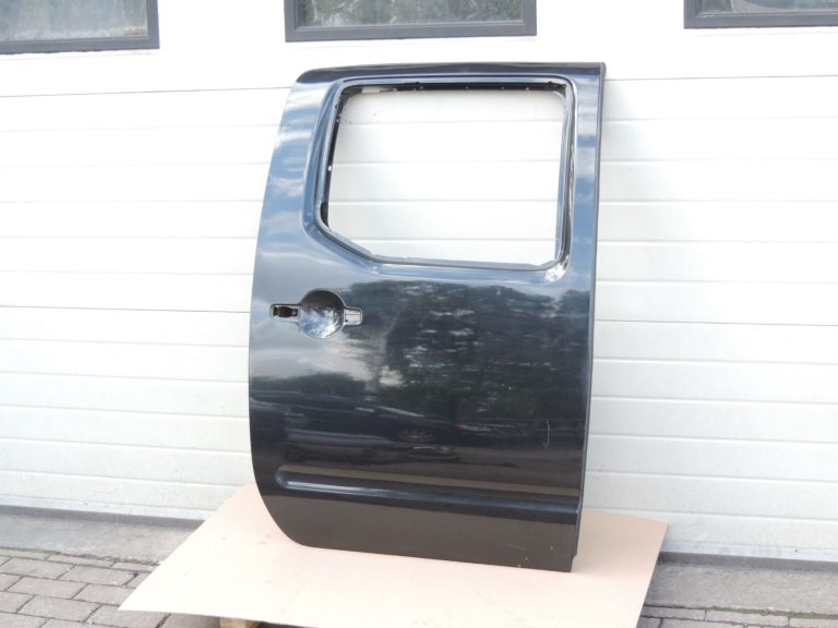 Nissan Navara II D40 NP300 Aizmugurējās labās durvis Aizmugurējās labās durvis – Krāsa – GN0