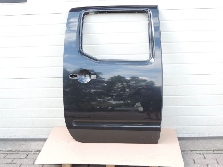 Nissan Navara II D40 NP300 Aizmugurējās labās durvis Aizmugurējās labās durvis – Krāsa – GN0