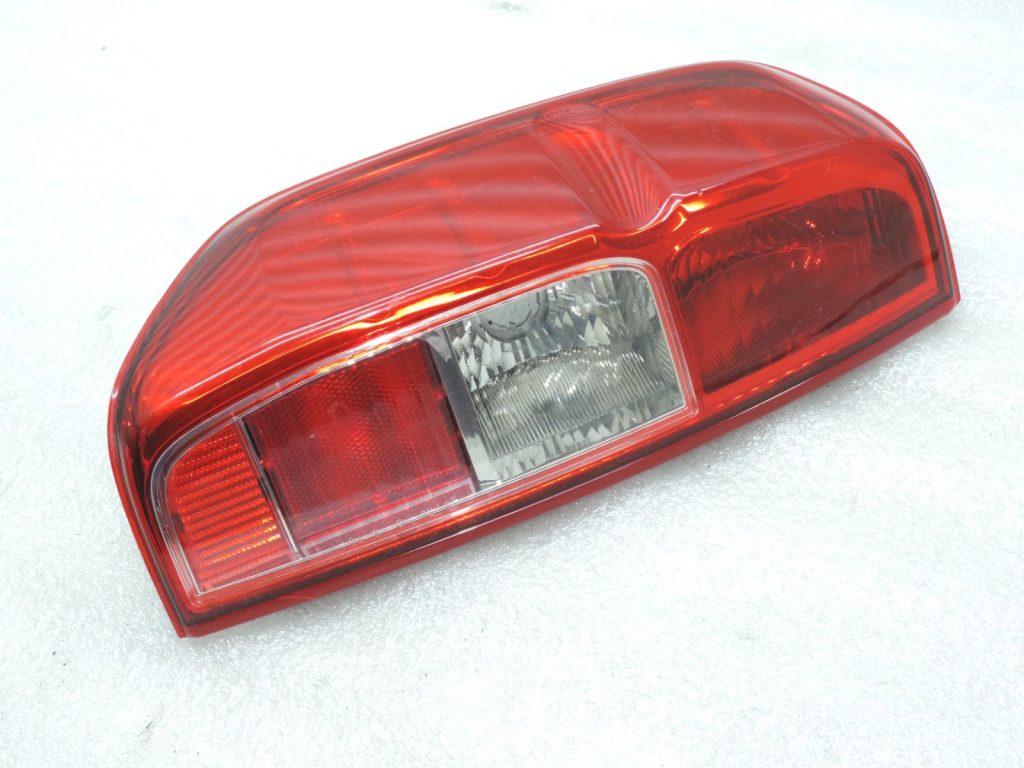 Oriģināls Nissan Navara II (D40) facelift aizmugurējais kreisais lukturis 26555EB38B