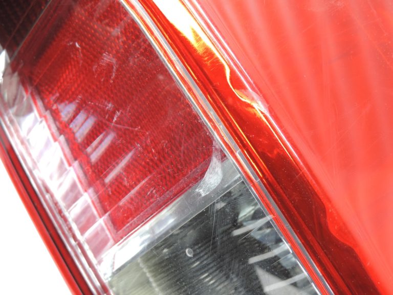 Oriģināls Nissan Navara II (D40) facelift aizmugurējais kreisais lukturis 26555EB38B