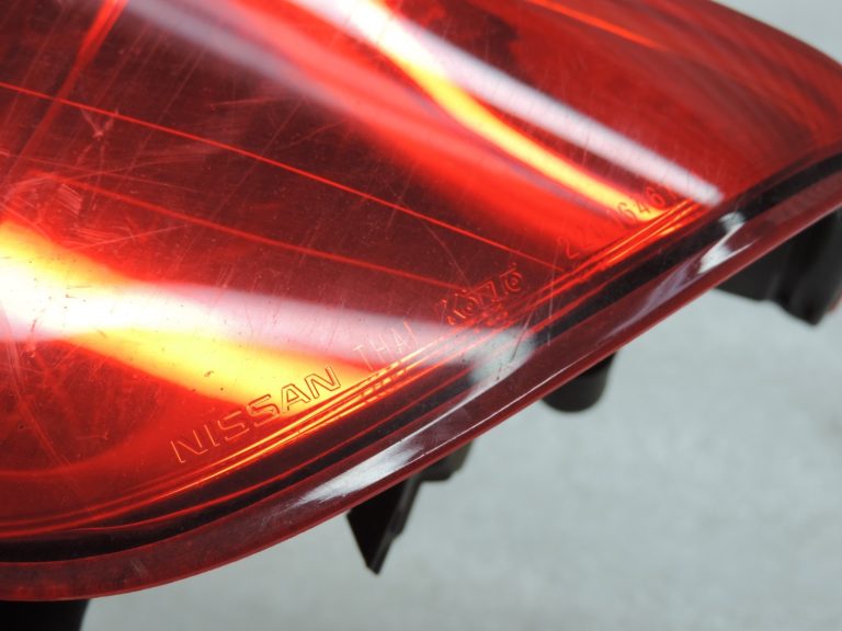Oriģināls Nissan Navara II (D40) facelift aizmugurējais kreisais lukturis 26555EB38B