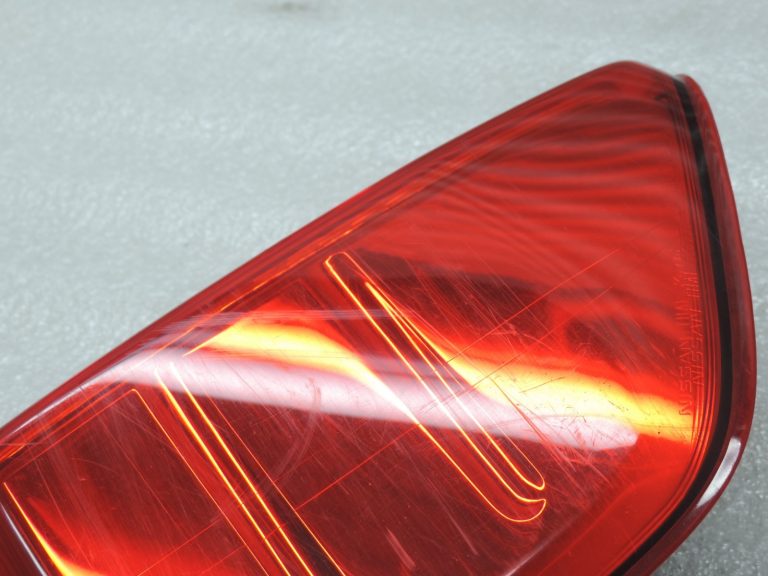 Oriģināls Nissan Navara II (D40) facelift aizmugurējais kreisais lukturis 26555EB38B
