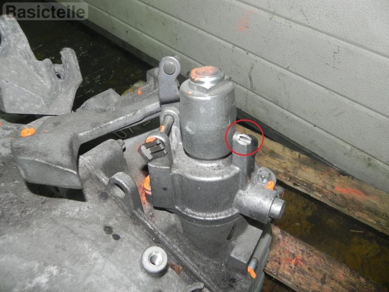 Opel Insignia 2.0 Diesel F40 6 pakāpju manuālā transmisija Pārnesumkārba ar nelielu defektu