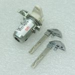 Oriģinālā Opel Insignia B durvju slēdzene ar 2x atslēgu komplektu 13589535 13510391