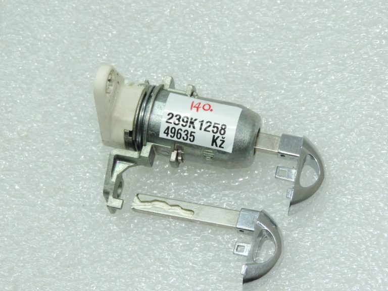 Oriģinālā Opel Insignia B durvju slēdzene ar 2x atslēgu komplektu 13589535 13510391