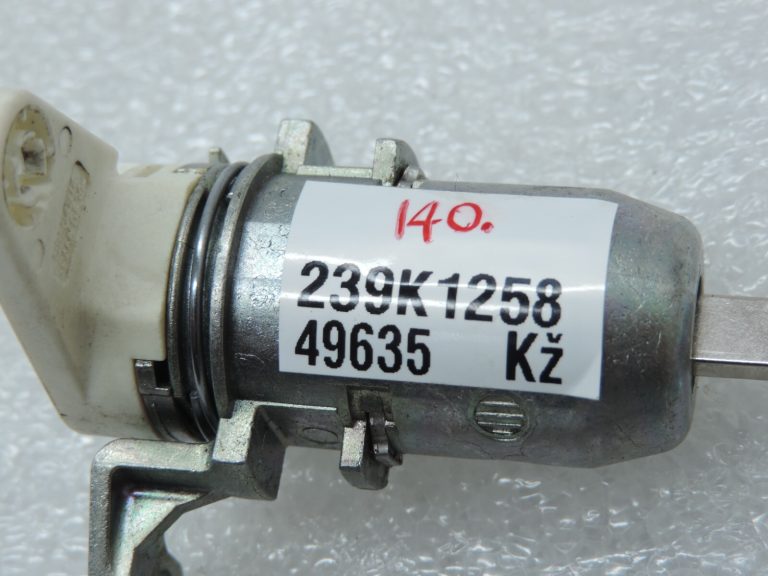 Oriģinālā Opel Insignia B durvju slēdzene ar 2x atslēgu komplektu 13589535 13510391