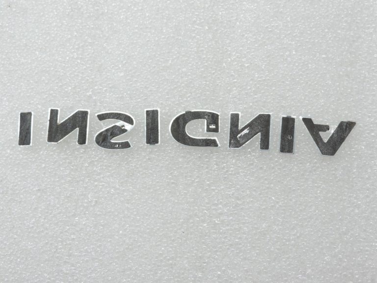 Oriģinālā Opel Insignia B hroma emblēma INSIGNIA 13409223 YR00252280