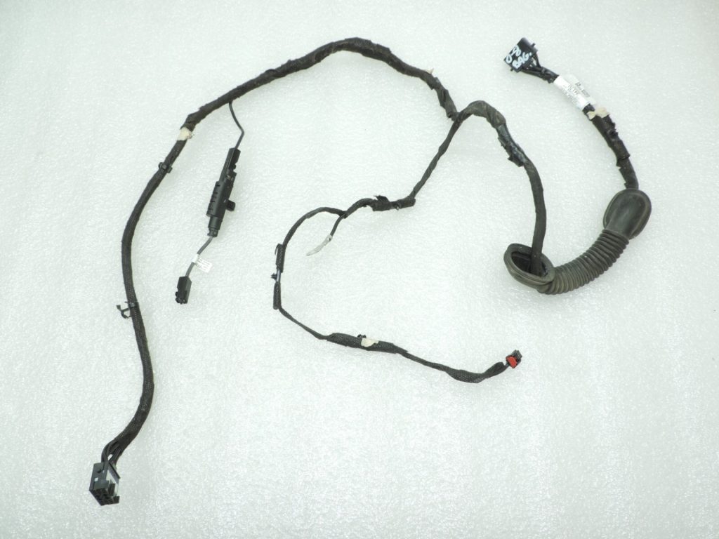 Oriģinālā Opel Insignia B aizmugurējo durvju instalācija 39153417 39195580