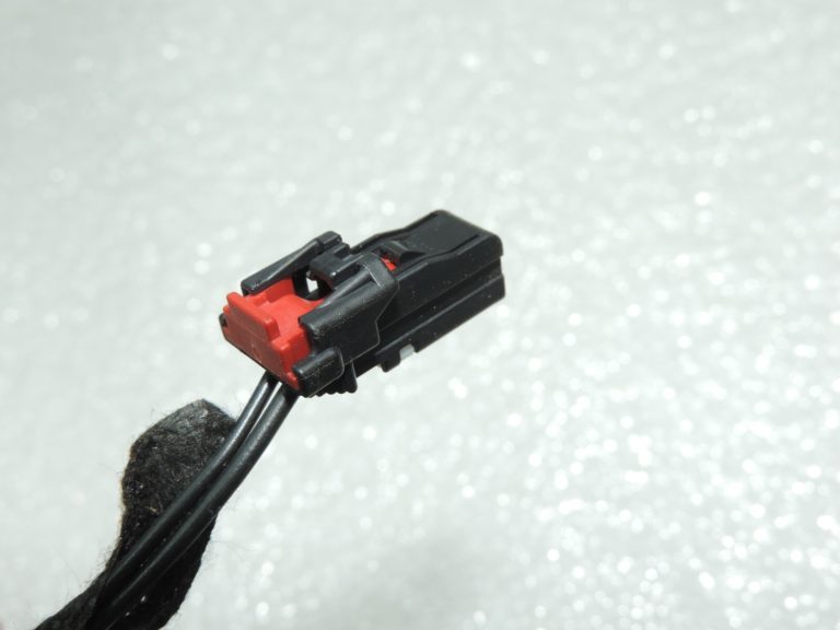 Oriģinālā Opel Insignia B aizmugurējo durvju instalācija 39153417 39195580
