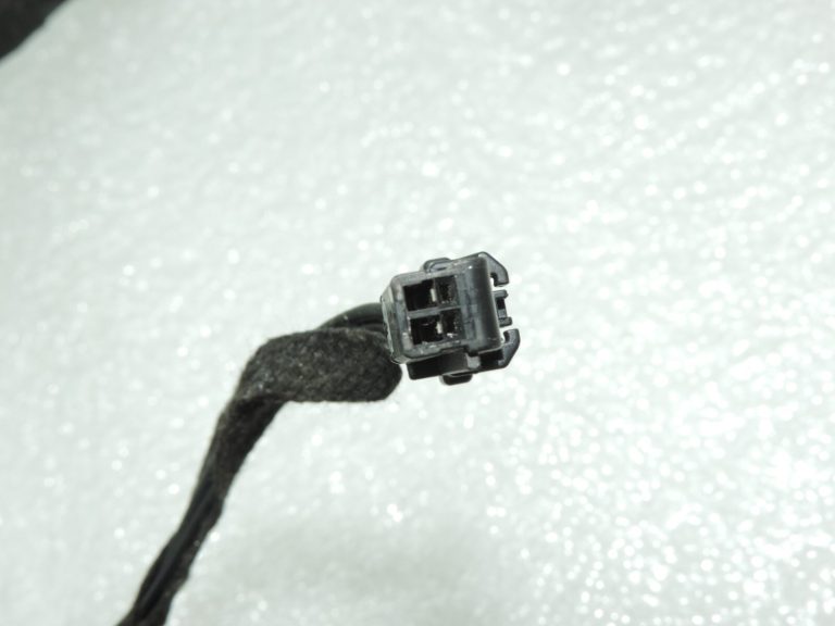 Oriģinālā Opel Insignia B aizmugurējo durvju instalācija 39153417 39195580