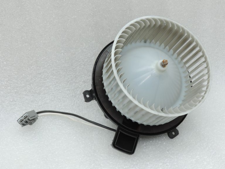 Oriģinālais Opel Insignia B gaisa kondicioniera sildītāja ventilators 39027941 39146851
