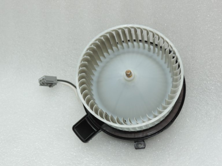 Oriģinālais Opel Insignia B gaisa kondicioniera sildītāja ventilators 39027941 39146851