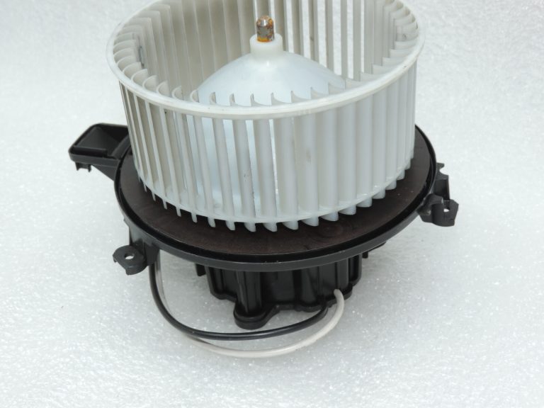 Oriģinālais Opel Insignia B gaisa kondicioniera sildītāja ventilators 39027941 39146851
