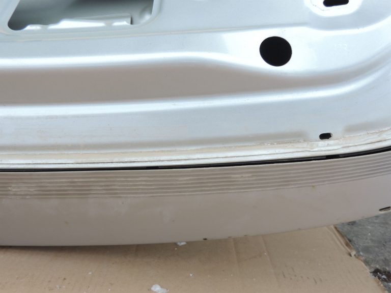 Opel Insignia A Sports Tourer aizmugurējā bagāžnieka vāka krāsa GAN argona sudraba krāsā
