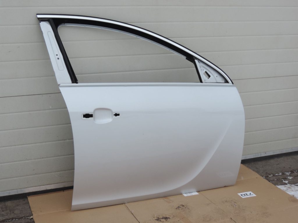 Opel Insignia A Sports Tourer Priekšējās labās durvis Priekšējās labās durvis Krāsa GAN Argon Silver
