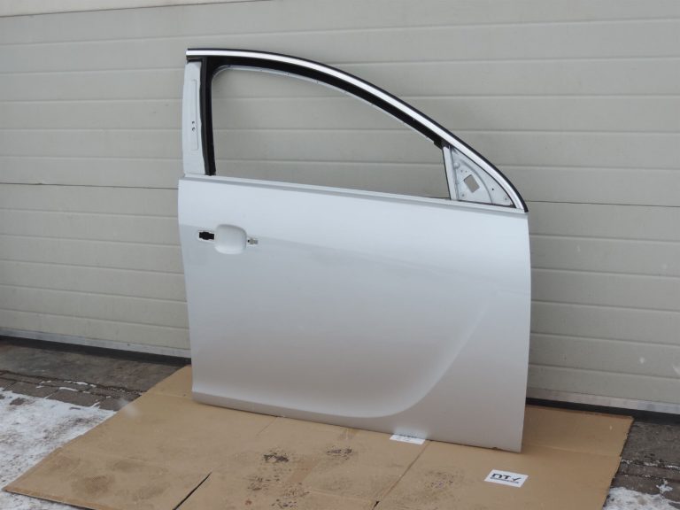 Opel Insignia A Sports Tourer Priekšējās labās durvis Priekšējās labās durvis Krāsa GAN Argon Silver