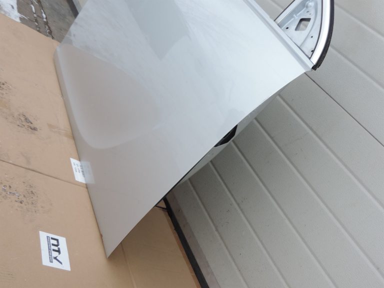 Opel Insignia A Sports Tourer Priekšējās labās durvis Priekšējās labās durvis Krāsa GAN Argon Silver