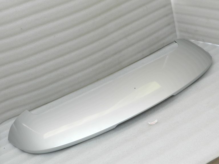 Opel Astra K kombi aizmugurējais spoileris ar DAB antenu krāsa GAN 176 sudraba 39094301