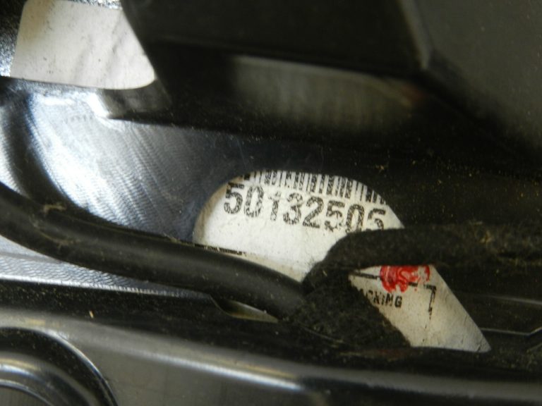 Opel Astra K kombi aizmugurējais spoileris ar DAB antenu krāsa GAN 176 sudraba 39094301