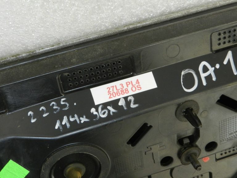 Opel Astra K kombi aizmugurējais spoileris ar DAB antenu krāsa GAN 176 sudraba 39094301