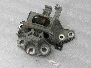 Opel Astra K 1.6CDTi B16DTE Dzinēja ātrumkārbas gultņa kronšteins kreisajā pusē 39004955