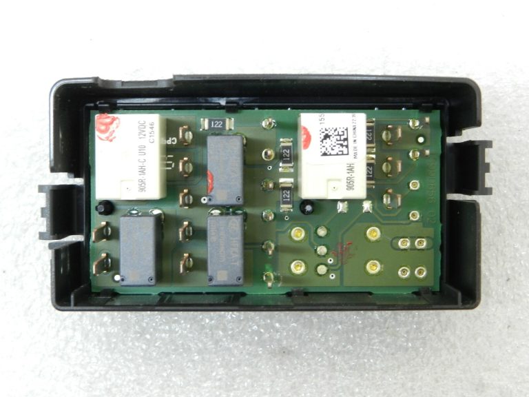 Opel Astra K instrumentu paneļa drošinātāju kārba releju kaste 13446496