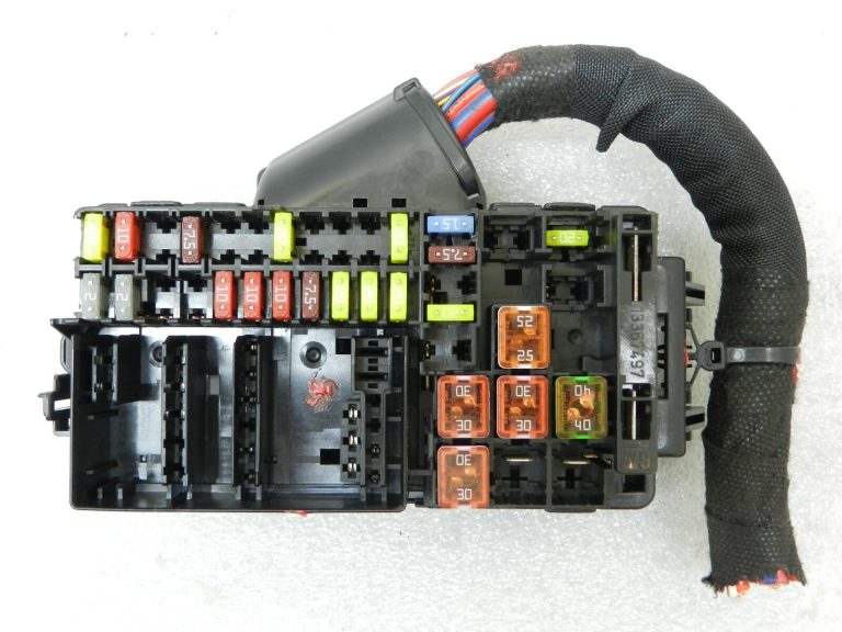 Opel Astra K paneļa drošinātāju kārba Drošinātāju kārba 13367497