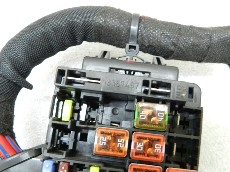 Opel Astra K paneļa drošinātāju kārba Drošinātāju kārba 13367497