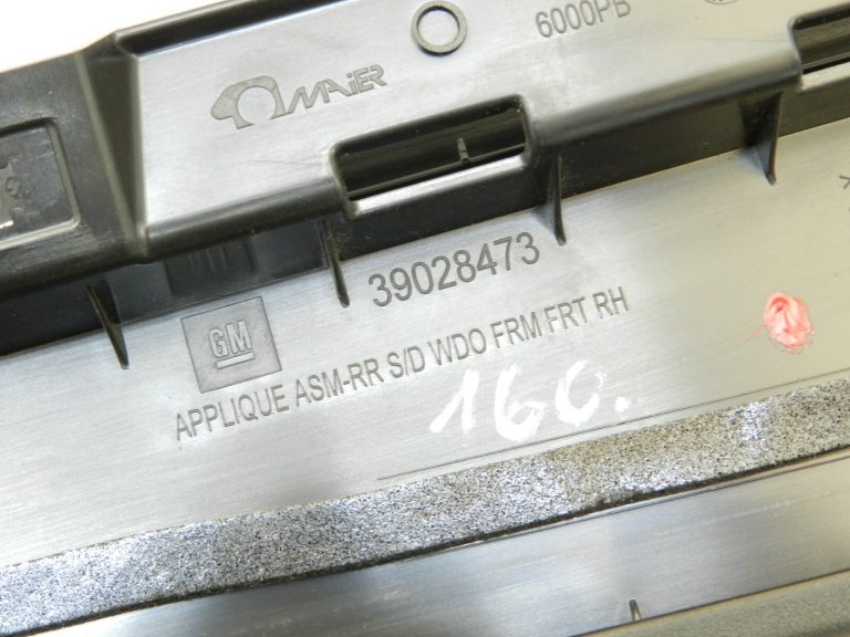 Opel Astra K Kombi Aizmugurējā labās puses loga rāmja līstes melnas 39028473