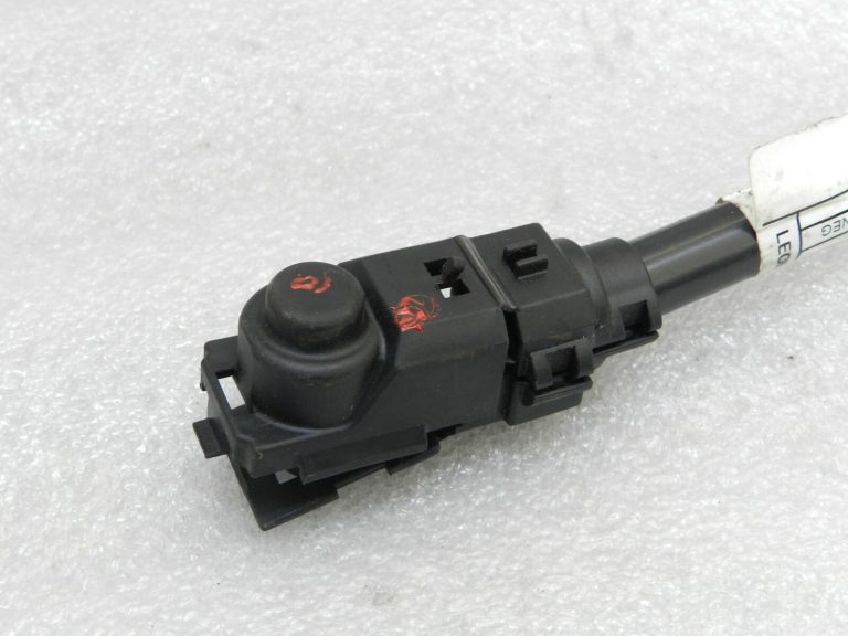 Opel Astra K Kombi Akumulatora negatīvais pols Negatīvais pols Strāvas sensors 39049549