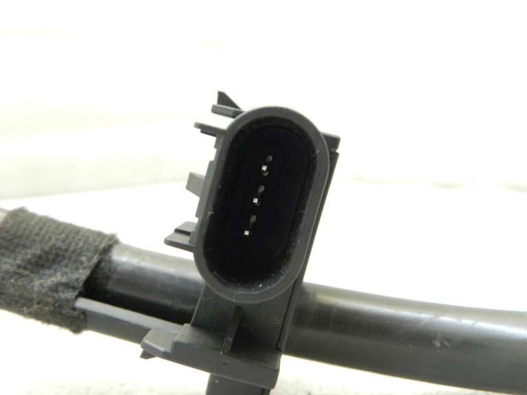 Opel Astra K Kombi Akumulatora negatīvais pols Negatīvais pols Strāvas sensors 39049549