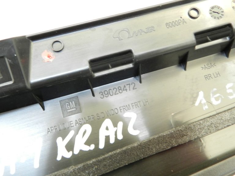 Opel Astra K Kombi aizmugurējā kreisā loga rāmja apdare melna 39028472