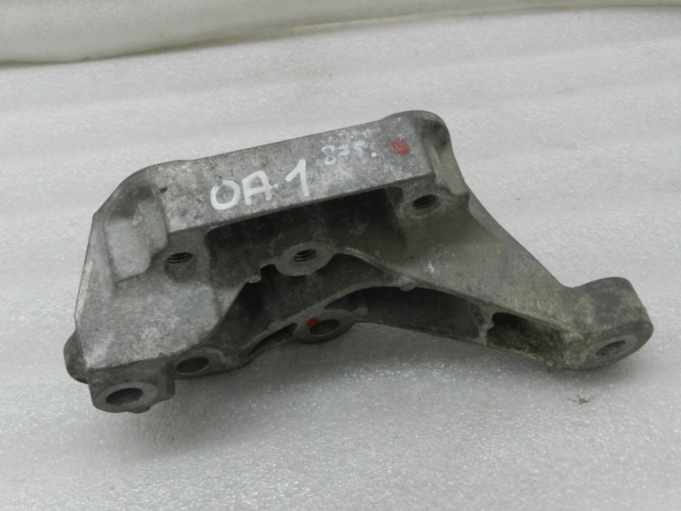 Opel Astra K 1.6CDTi B16DTE Pārnesumkārbas gultņa kronšteins pa kreisi 13364007